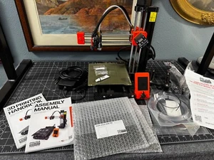 Original Prusa MINI+ avec WIFI activé, plaques de construction supplémentaires et PLUS ! UTILISATION LÉGÈRE - Photo 1/14