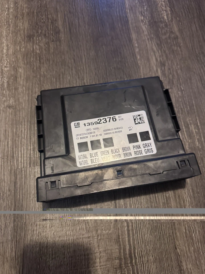 Оригинальный модуль управления кузовом (RH-панель) для Chevrolet Camaro 2014-2015 годов выпуска 13592376 - Изображение 1 из 1