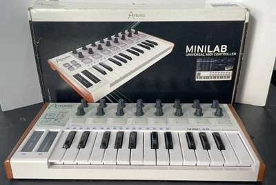 ARTURIA MINILAB UNIVERSAL MIDI KEYBOARD CONTROLLER SYNTH CONTROLLER  (PD3043428) - Image 1 of 4