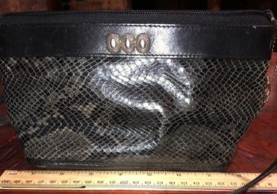 Monedero Bandolera Brighton Negro Serpiente Repujado Gen.Cuero Plata Placa Herrajes Foto 1 de 4