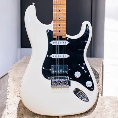 Guitarra Eléctrica Harley Benton ST Modern Plus MN HSS OW Alta Especificación Blanca Foto 1 de 4