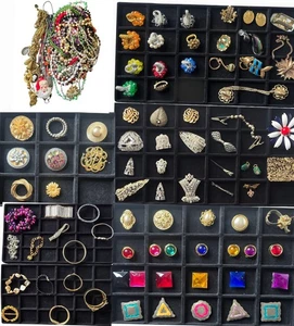 Lotto Tenuta Bigiotteria Vintage 130+ Collane Bracciali Bottoni Copri Anelli - Foto 1 di 23