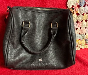Gloria Vanderbilt Black Purse with Optional Detachable Shoulder Strap - Picture 1 of 8
