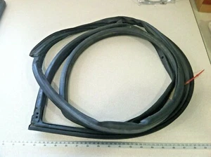2002-2009 MERCEDES-BENZ E320 E350 E500 W211 ~ RIGHT REAR DOOR WEATHERSTRIP - Bild 1 von 3