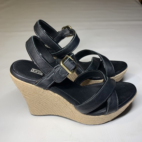 UGG Sandali donna Ugh Jackilyn neri in pelle con cinturino e zeppa tacco 9 1004307