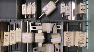 Eslabones de fusible BUSSMANN cuerpo cuadrado semiconductor DIN 50 a 800 amperios hasta 1250 voltios - Imagen 1 de 27