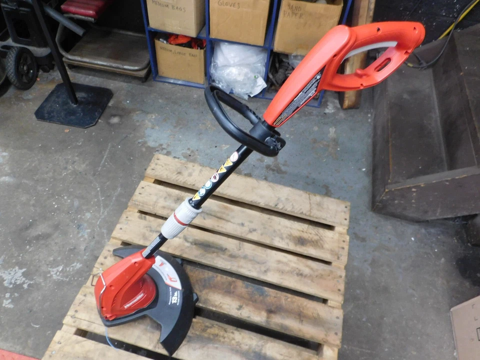 HOMELITE 120V 13" ELECTRIC ADJUSTABLE WEED TRIMMER - MODEL#UT41112B - Image 1 of 4