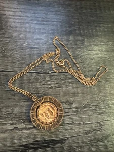 Jewish Chai gold tone spinning pendant with chain - Picture 1 of 7
