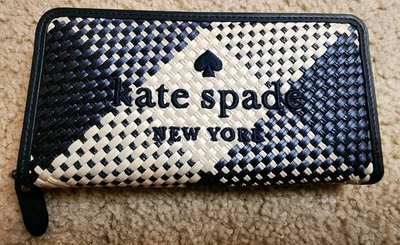 Cartera Kate Spade Tejida Tejido Azul Marino y Blanco Cremallera Alrededor - Nunca Usada Foto 1 de 4