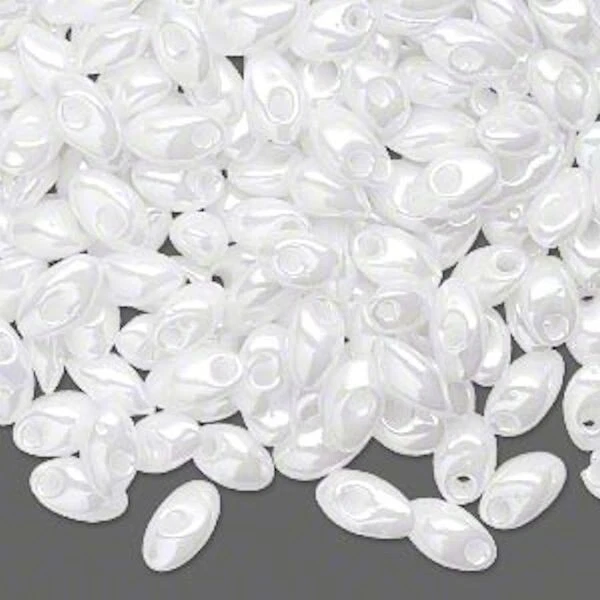 Cuentas de semillas de magatama de 7x4 mm de largo de vidrio Miyuki de 50 gramos OpPearl brillo blanco (LMA420) Foto 1 de 1
