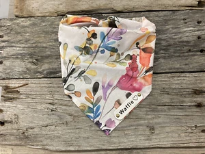 Hund Bandana, Wildblumengräser, weißes Leder personalisiertes Namensschild, Hund - Bild 1 von 6