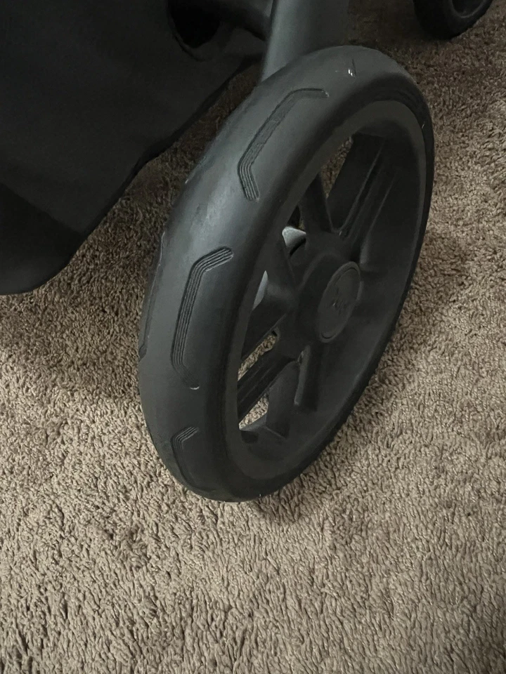 The Weels Are Clean - Image 1 of 4