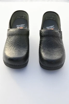 DANSKO XP 2 Women's BLACK Engraved Floral Patent Clog Size 37 EU / 7 US - Image 1 of 4