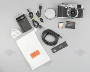 FUJIFILM X100T APS-C Premium Digital Camera Shtr: 5k Fujinon 23mm F2 Lens Silver - Picture 1 of 18