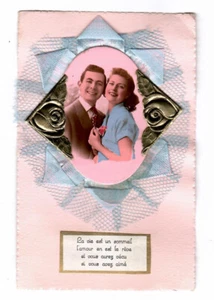 Cartolina innamorati con foto colori nastro tulle fregio dorato viaggiata 1961  - Foto 1 di 2