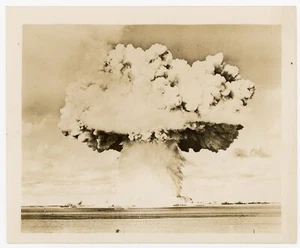 Atomic Bomb Test Photo Baker Bikini 1946 Official Navy Mushroom Cloud - Picture 1 of 2