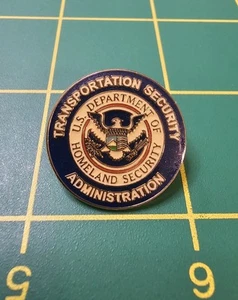 Spilla da bavero US DEPARTMENT OF HOMELAND SECURITY, Transportation Administration - Foto 1 di 2