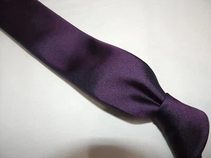 NWT Calvin Klein Men's solid Plum Necktie TIE. 56X3 - Picture 1 of 6