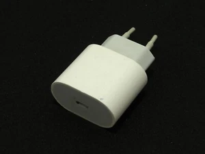 Genuine Apple A2347 USB-C 20W Power AC Adapter Charger iPhone iPad EU Plug - Foto 1 di 4