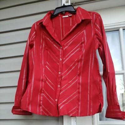 Blusa de vestir para mujer Cato talla mediana rosa a rayas metálicas con botones  Foto 1 de 4