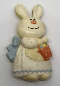 Vintage Hallmark Bernadette Easter Bunny Pin Brooch 1975 Basket Plastic Dress - Bild 1 von 8