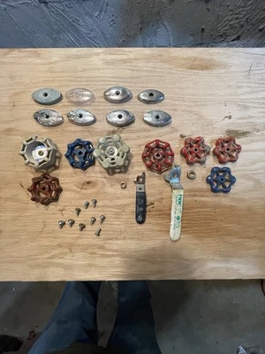 Lote de babero de manguera - grifo / tope de inodoro - válvula de bola maneja algunos tornillos y tuercas Foto 1 de 4