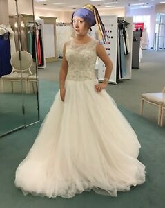 Davids Bridal Wedding Dress Tank Tulle Ballgown Embell Ivory/Champagne Size 4