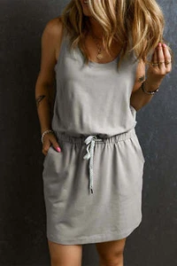 Graues ärmelloses Minikleid mit Kordelzug in der Taille - Bild 1 von 8