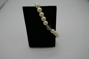 Bracciale vintage con perle finte con perle centrali in cristallo - Foto 1 di 2