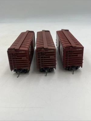 Accurail HO Trains Union Pacific Box Car  #3306 3 Pack weathers  - Image 1 of 4