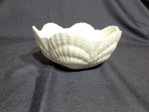 Vintage Sea Shell Scalloped Edge 6 Inch White/Cream Ceramic Bowl 2-3/4" High HOM - Picture 1 of 8