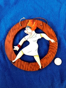 MAGGIE OF JIGGS & MAGGIE CARTOON HANDBEMALT HOLZAUSSCHNITT WANDHÄNGER HERGESTELLT/KUBA - Bild 1 von 3