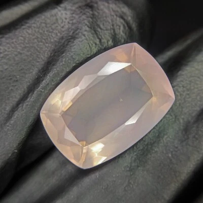 Natural Faceted Pink Rose Quartz In Cushion Shape 9.00 Carats 16x11x7 mm Size Foto 1 de 4