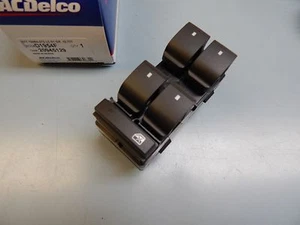 New Genuine GM LH Front Window Switch Chevy Silverado GMC Sierra Driver 20945129 - Foto 1 di 3