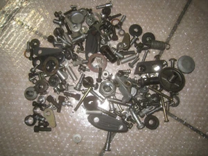 GSX-R 750 GR77B pièces restantes vis douilles support petites pièces - Photo 1 sur 2