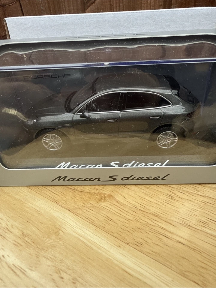 1/43 MINICHAMPS PORSCHE MACAN S DIÉSEL (EDICIÓN DISTRIBUIDOR, NUEVO) Foto 1 de 4