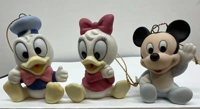 Disney Bebé Margarita Pato Donald Mickey Porcelana Adorno Estatuilla Conjunto Lote Siéntate De Colección Foto 1 de 4