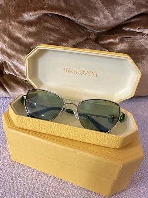 Gafas de sol Swarovski para mujer ojo de gato SK7003 marco dorado con lente verde Foto 1 de 4