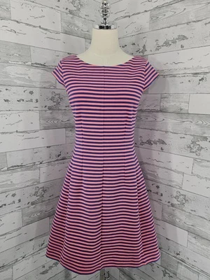 Vestido mediano Lilly Pulitzer para mujer rosa azul rayas ajuste acampanado resort vacaciones Foto 1 de 4