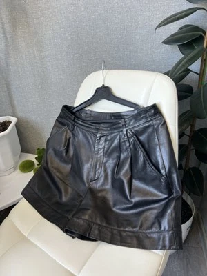 Vintage Gucci by Tom Ford Genuine Leather Shorts Women's Size 40 - Image 1 of 4