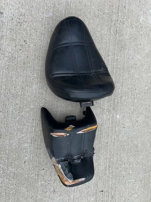 Honda VF700 VF 700 700c Magna V42 1984-1987 asiento delantero conductor trasero pasajero presa Foto 1 de 4