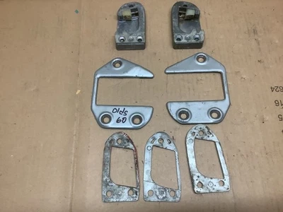 GM Oldsmobile Starfire 1960 puerta delantera superior bisagra cubiertas y juego de pestillos y 3 cuñas Foto 1 de 3