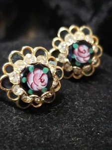 FLOWER RHINESTONE BLACK Goldtone Clip Earrings .75" - Picture 1 of 9