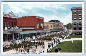 1910-20's ALEXANDRIA LOUISIANA LA U.S. REGULARS ON PARADE PATRIOTIC POSTCARD - Picture 1 of 2