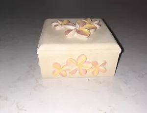 Caja de baratijas con flores 3D - Imagen 1 de 10