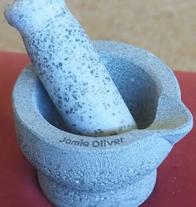 Impressed with JAMIE OLIVER Premium Grey Granite PESTLE & MORTAR with Spout - Picture 1 of 13