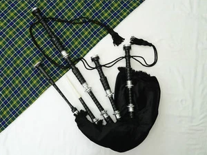 Gaita escocesa Highland plateada acabado negro libro de tutores y accesorios gaita - Imagen 1 de 4