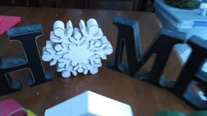 Wooden "HOME" Sign with Seasonal Inerchangeable Designs to replace the "O" - Bild 1 von 7