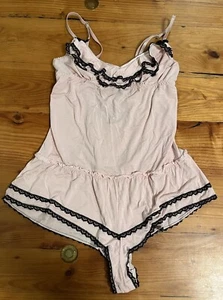 Victoria's Secret Sexy Little Things Strampler Spitzenbesatz rosa Dessous Größe Medium - Bild 1 von 5