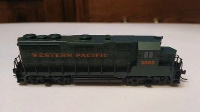 N-scale train #46501 GP-35 WESTERN PACIFIC # 3002 Undecorated w/ Dynamic Brakes - Image 1 of 4